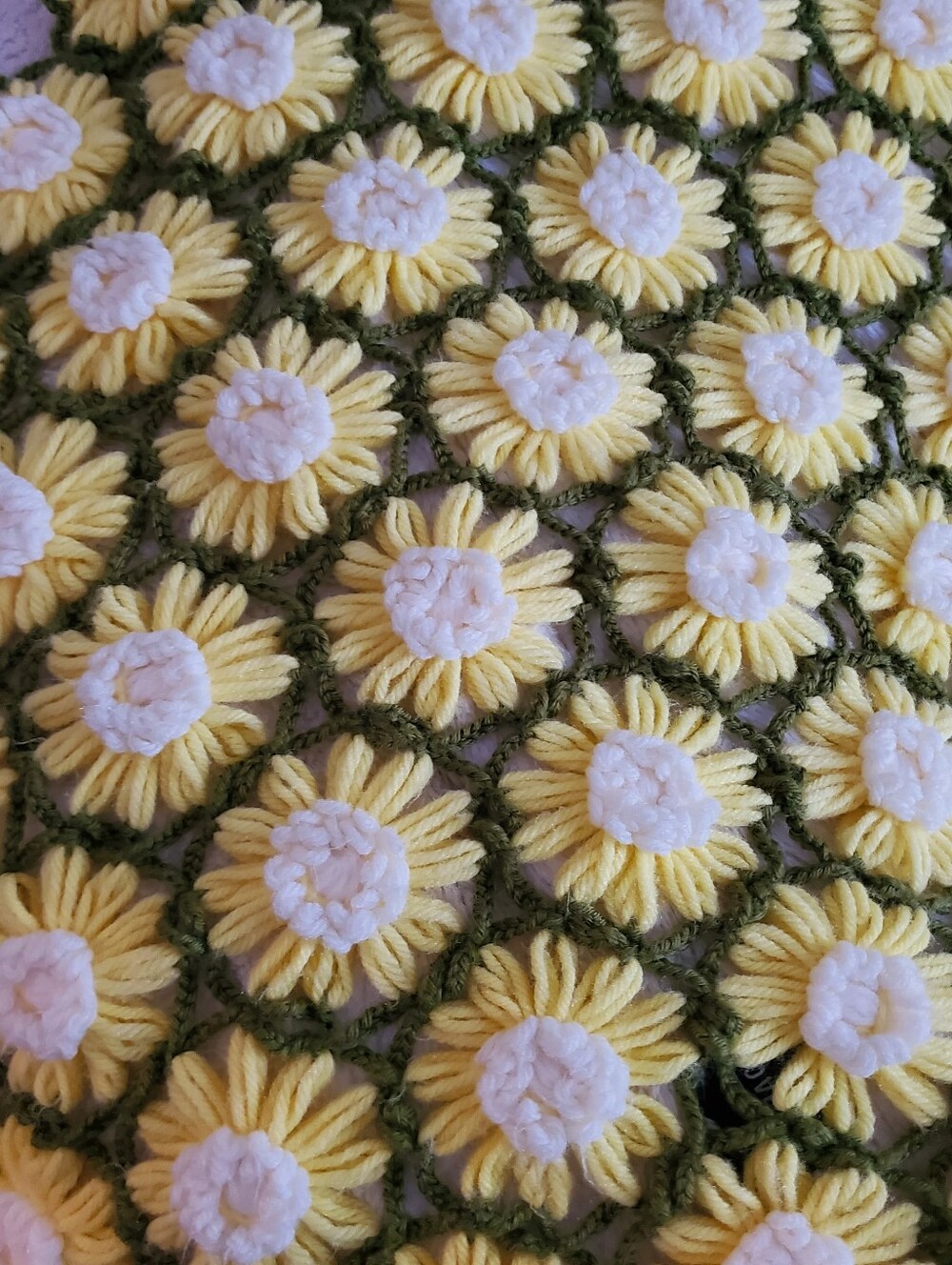Crotchet Daisy Design Blanket - Picture 2 of 2